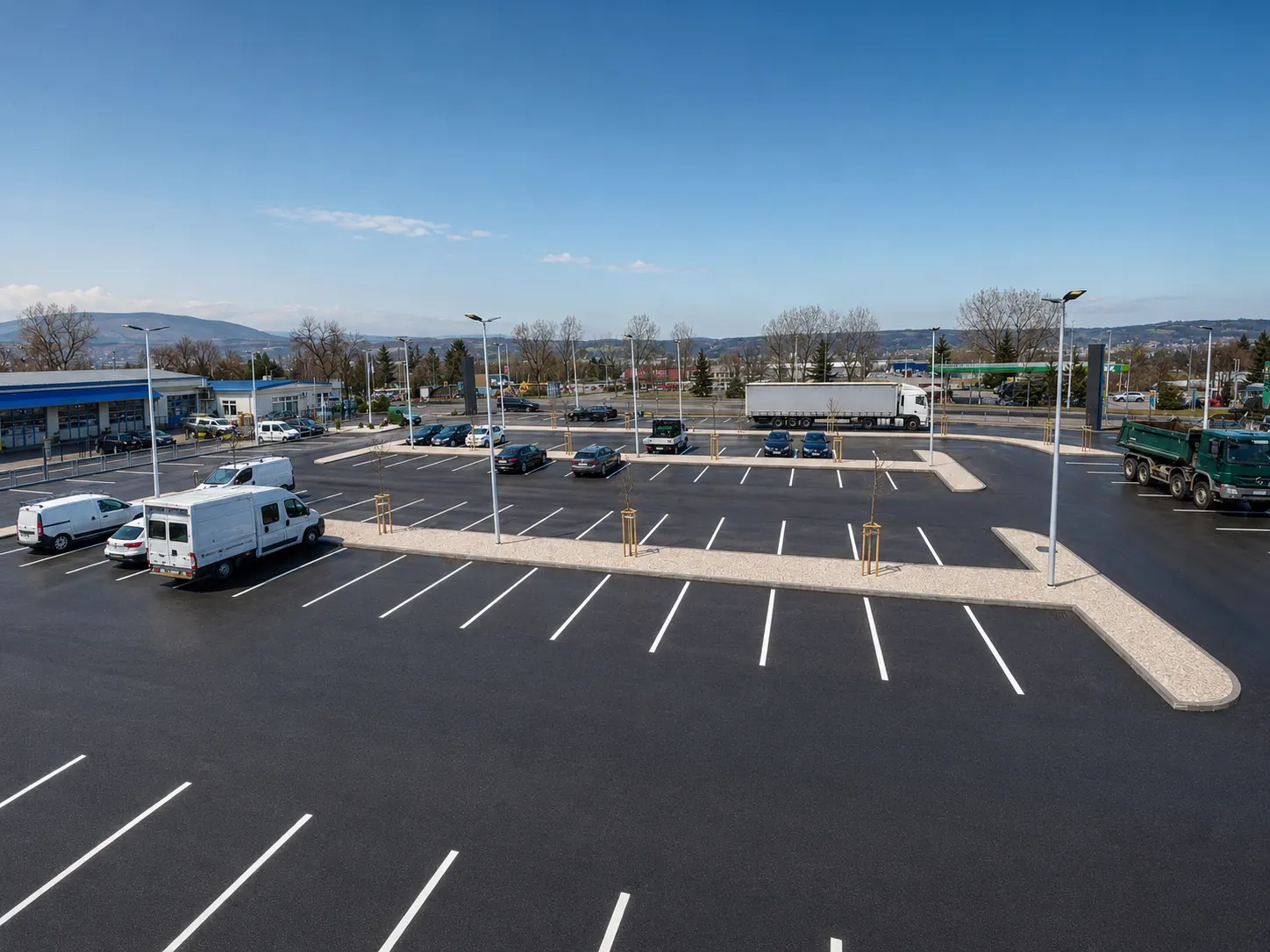 Az elkészült parkoló és külső infrastruktúra